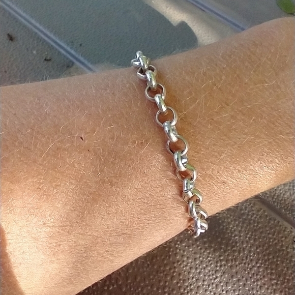 Women's silver tone heart toggle rolo chain bracel - Picture 2 of 3